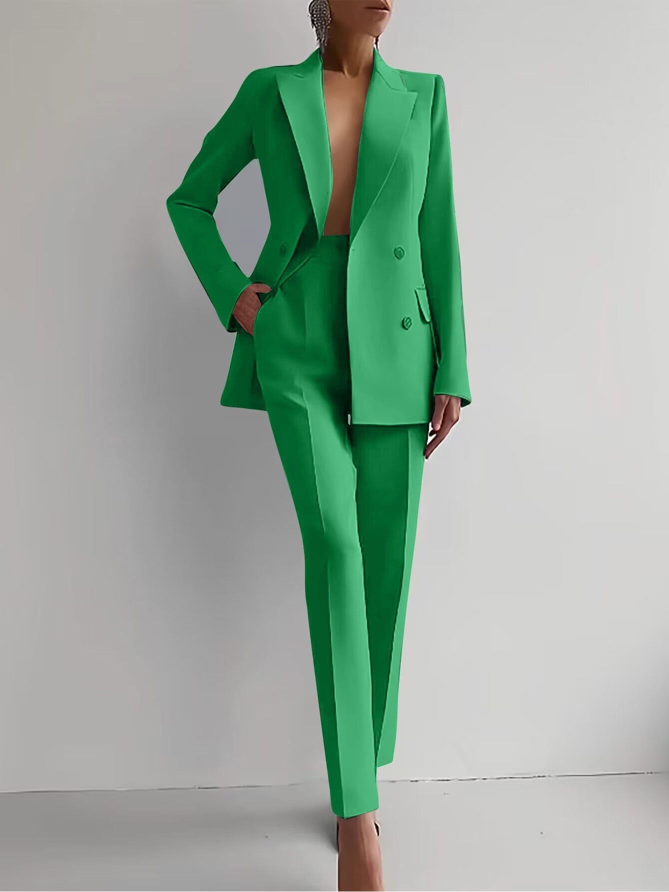 Sana/ Elegantný oblek