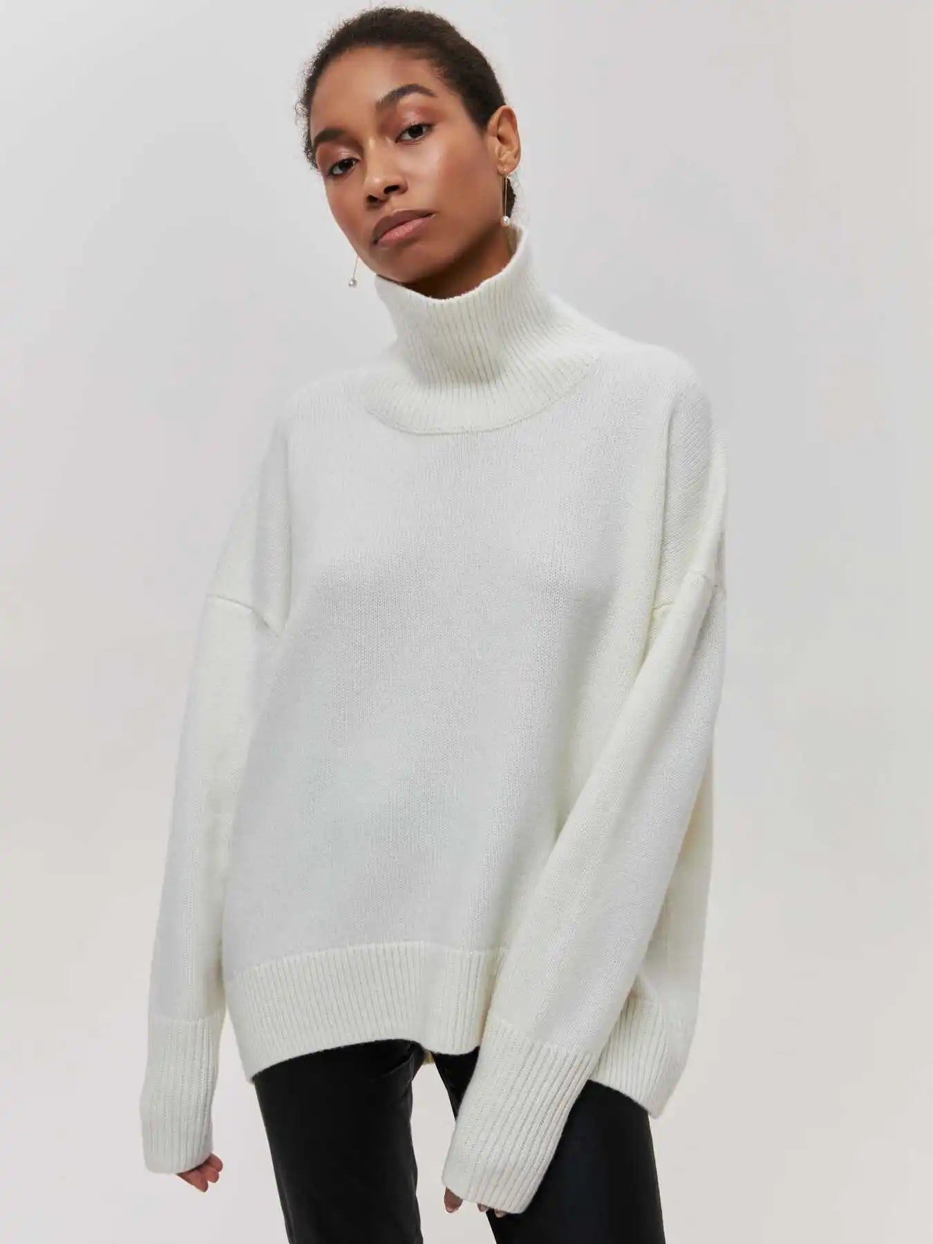 Olivia - Elegantný sveter s trendy vysokým golierom